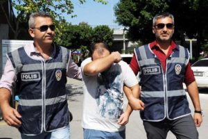 15 g&uuml;n otogarda yatıp, hırsızı yakaladılar