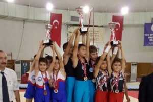 Nil&uuml;ferli sporculardan &ccedil;ifte madalya!