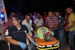 Otomobilin &ccedil;arptığı temizlik iş&ccedil;isi hastanede &ouml;ld&uuml;