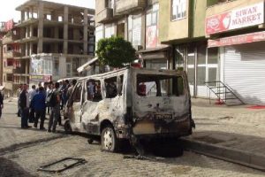 Şemdinli'de &ccedil;atışma izleri g&uuml;nd&uuml;z ortaya &ccedil;ıktı