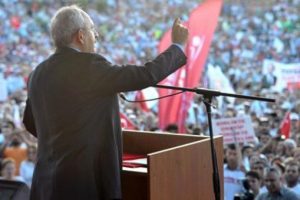 Kılı&ccedil;daroğlu acı haber &uuml;zerine mitingi iptal etti