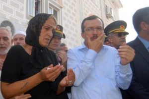 Şehit eşi kara haberden sonra 'sessizliğe' g&ouml;m&uuml;ld&uuml;