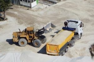 G&ouml;m&uuml;l&uuml; bulunan 200 ton kimyasal atık g&ouml;t&uuml;r&uuml;ld&uuml;