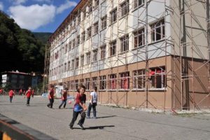 Rize'de demir iskele altında eğitim