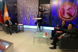 "Demirtaş yine ekranlarına &ccedil;ıkıp saz &ccedil;alsın da g&ouml;relim"