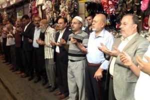 AK Parti ve HDP adayları esnafla birlikte dua etti