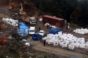 Kamyonun altında kalan iş&ccedil;i &ouml;ld&uuml;