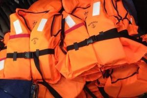 İzmir'de "&ouml;l&uuml;m yeleği" operasyonu