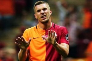 Podolski'de belirsizlik s&uuml;r&uuml;yor