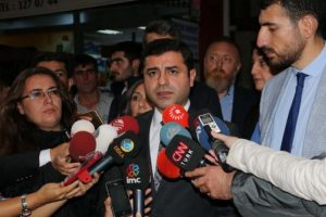 HDP'li vekiller Ahmet Hakan'ı ziyaret etti