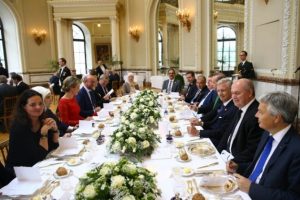 Bel&ccedil;ika Kraliyet ailesinden Erdoğan &ccedil;iftine &ouml;ğle yemeği