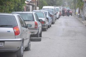 Park halindeki 50 aracın lastiklerini kestiler