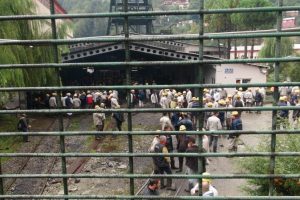 Maden ocağında yangın &ccedil;ıktı, iş&ccedil;iler tahliye edildi