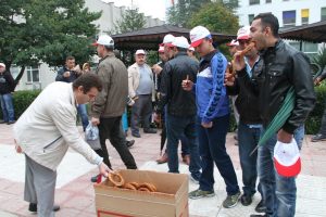 Bursa'da &Uuml;niversite hastanesinde taşeron iş&ccedil;ilerden 'haklarımız &ouml;denmiyor' eylemi