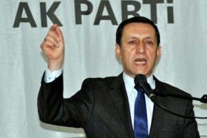 "İktidar sorumluluğu yerine kasketli pozlar tercih etti"
