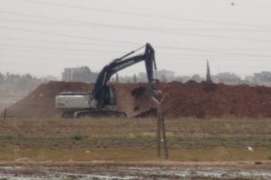 Nusaybin-Suriye sınırında hendek kazma &ccedil;alışmaları s&uuml;r&uuml;yor