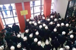 Kocaeli &Uuml;niversitesi'nde stant arbedesi