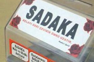 Caminin sadaka kutusunu &ccedil;aldılar