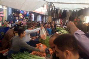 Davutoğlu &Ccedil;arşamba Pazarı'nı gezdi