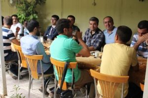 Şırnak Valisi serbest bırakılan &ouml;ğretmenlerle g&ouml;r&uuml;şt&uuml;