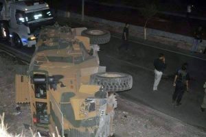 Şırnak'ta askeri ara&ccedil; kaza yaptı: 13 yaralı