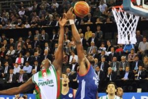 Pınar Karşıyaka son saniye basketiyle yıkıldı