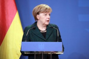 Merkel: T&uuml;rkiye'nin AB &uuml;yeliğine hal&acirc; karşıyım