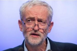 Telegraph: İş&ccedil;i Partisi lideri Corbyn Krali&ccedil;e'nin &ouml;n&uuml;nde diz &ccedil;&ouml;kmeyecek