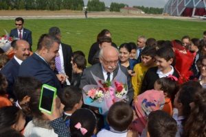 Milli Eğitim Bakanı doğum g&uuml;n&uuml;n&uuml; &ouml;ğrencilerle kutladı