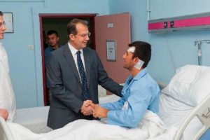 Vali  yaralanan askerleri ziyaret etti
