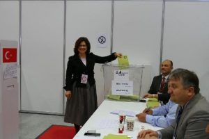 Avrupalı T&uuml;rkler oy kullanmaya başladı