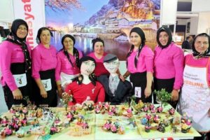 K&ouml;yl&uuml; kadınlar  kendi maketlerini yaptı