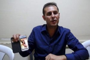 'Annesi kızımı g&ouml;stermiyor' deyip, a&ccedil;lık grevine başladı