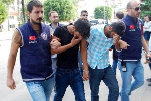 Telefon dolandırıcıları otogarda yakalandı
