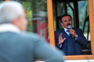 Bursa Bağımsız milletvekili adayı b&uuml;feden se&ccedil;im konuşması yaptı