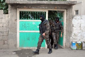 Adıyaman'da ter&ouml;r &ouml;rg&uuml;t&uuml; operasyonu: 7 g&ouml;zaltı