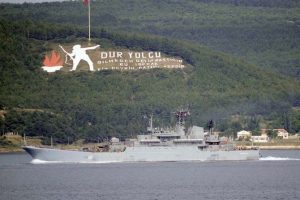 Rus savaş gemisi boğazdan ge&ccedil;ti