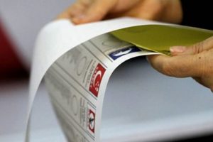 Bursa'da 'propaganda' t&uuml;yoları: Gen&ccedil; se&ccedil;menin kalbine giden yol sosyal medyadan ge&ccedil;iyor