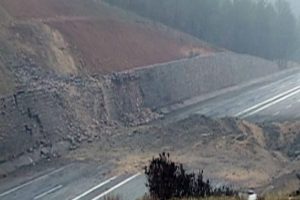 Karayolundaki mayınlı tuzak imha edildi
