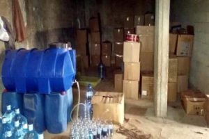 Mersin'de sahte i&ccedil;ki operasyonu: 17 g&ouml;zaltı