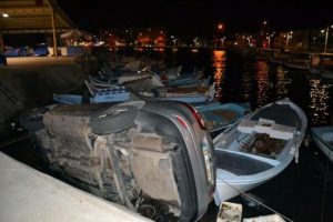 Geri manevra yaparken otomobiliyle denize d&uuml;şt&uuml;
