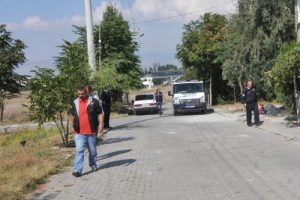 Sokakta oynarken av t&uuml;feğiyle bacağından yaralandı