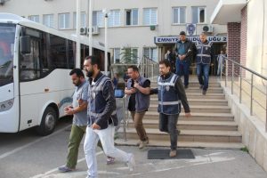 Bursa'da silah ka&ccedil;ak&ccedil;ılarına darbe: Tutuklandılar!