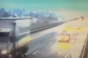 TIR k&ouml;pr&uuml;den nehre b&ouml;yle u&ccedil;tu