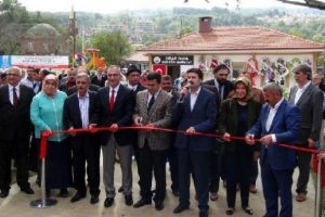 Babasının adına k&uuml;lt&uuml;r merkezi yaptırdı