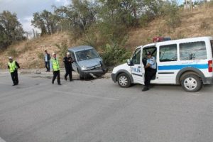 Sivil polis ekipleri kaza yaptı: 2 yaralı