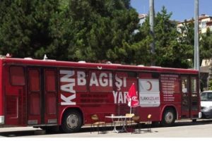 Ankaralılar Kızılay otob&uuml;slerine kan vermeye koştu
