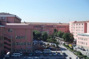 Numune Hastanesinde endişeli bekleyiş s&uuml;r&uuml;yor