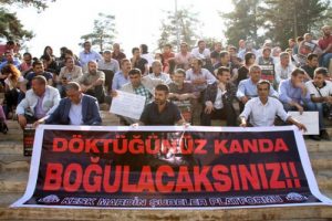 Mardin'de sessiz oturma eylemi başlatıldı
