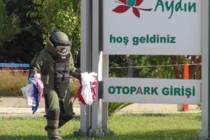 Aydın'da ş&uuml;pheli &ccedil;anta f&uuml;nyeyle patlatıldı